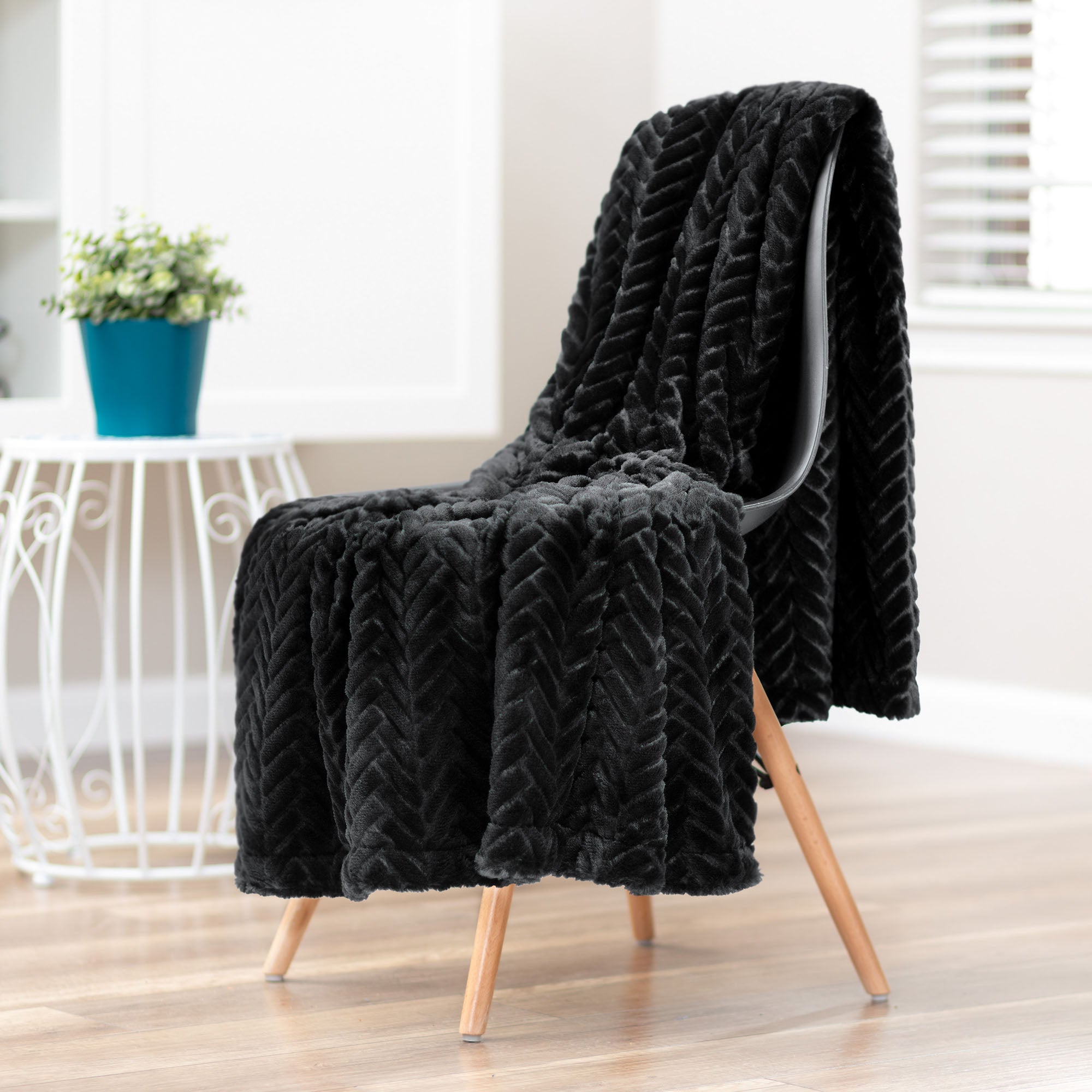 Embossed Faux Fur Throw Blanket-Tolkye