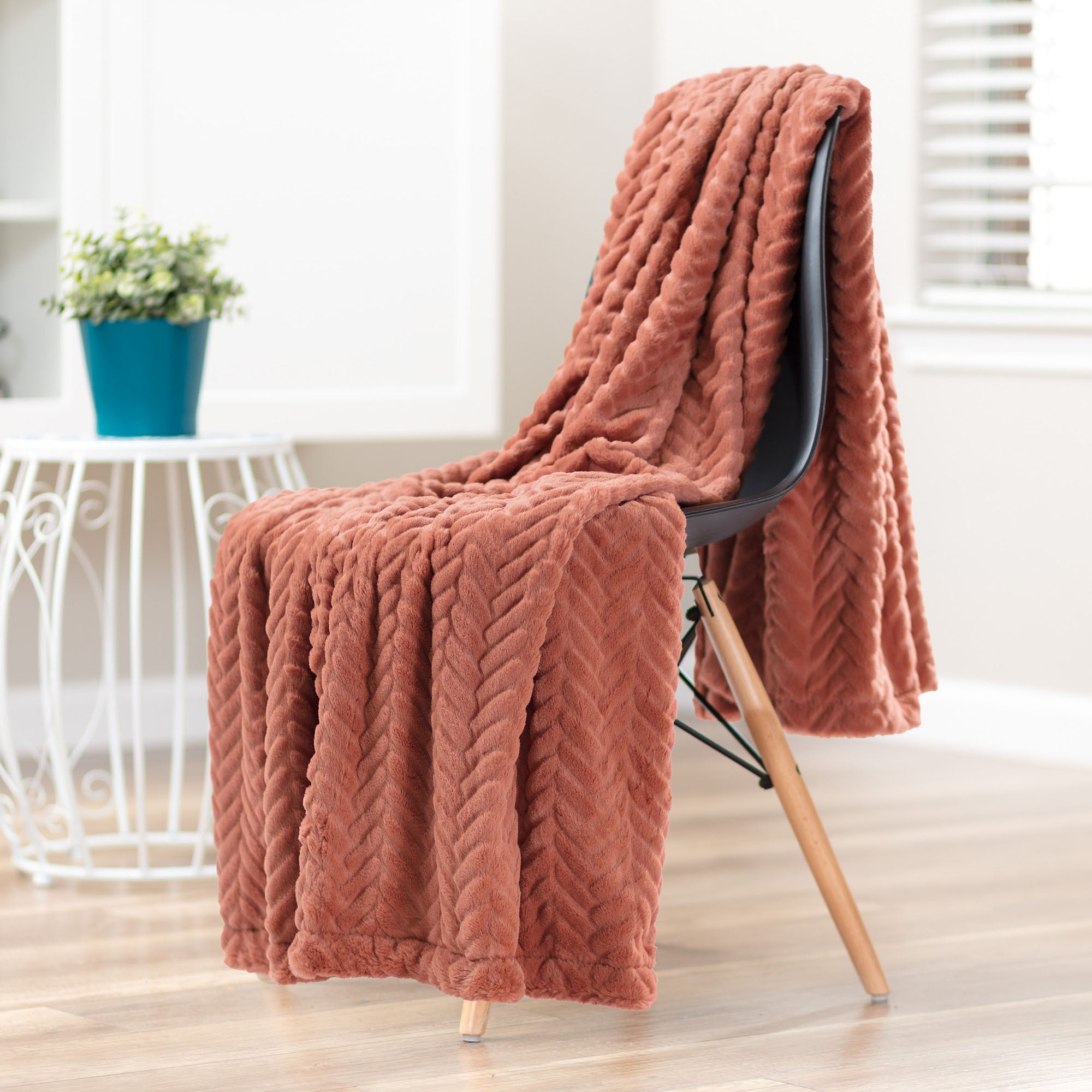 Embossed Faux Fur Throw Blanket-Tolkye