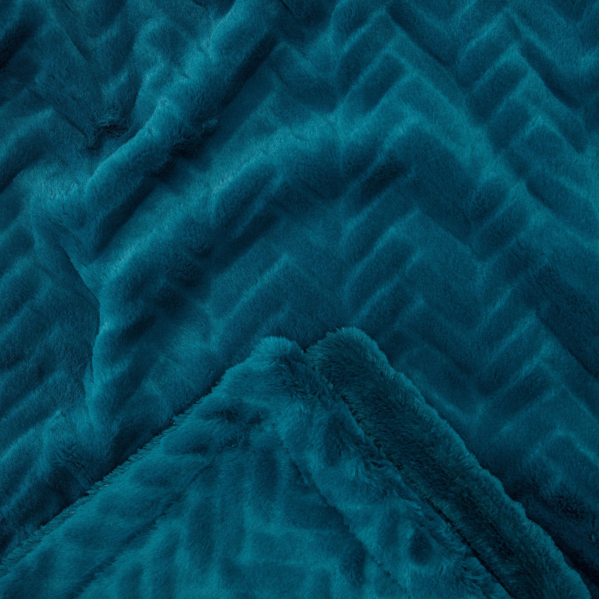 Embossed Faux Fur Throw Blanket-Tolkye