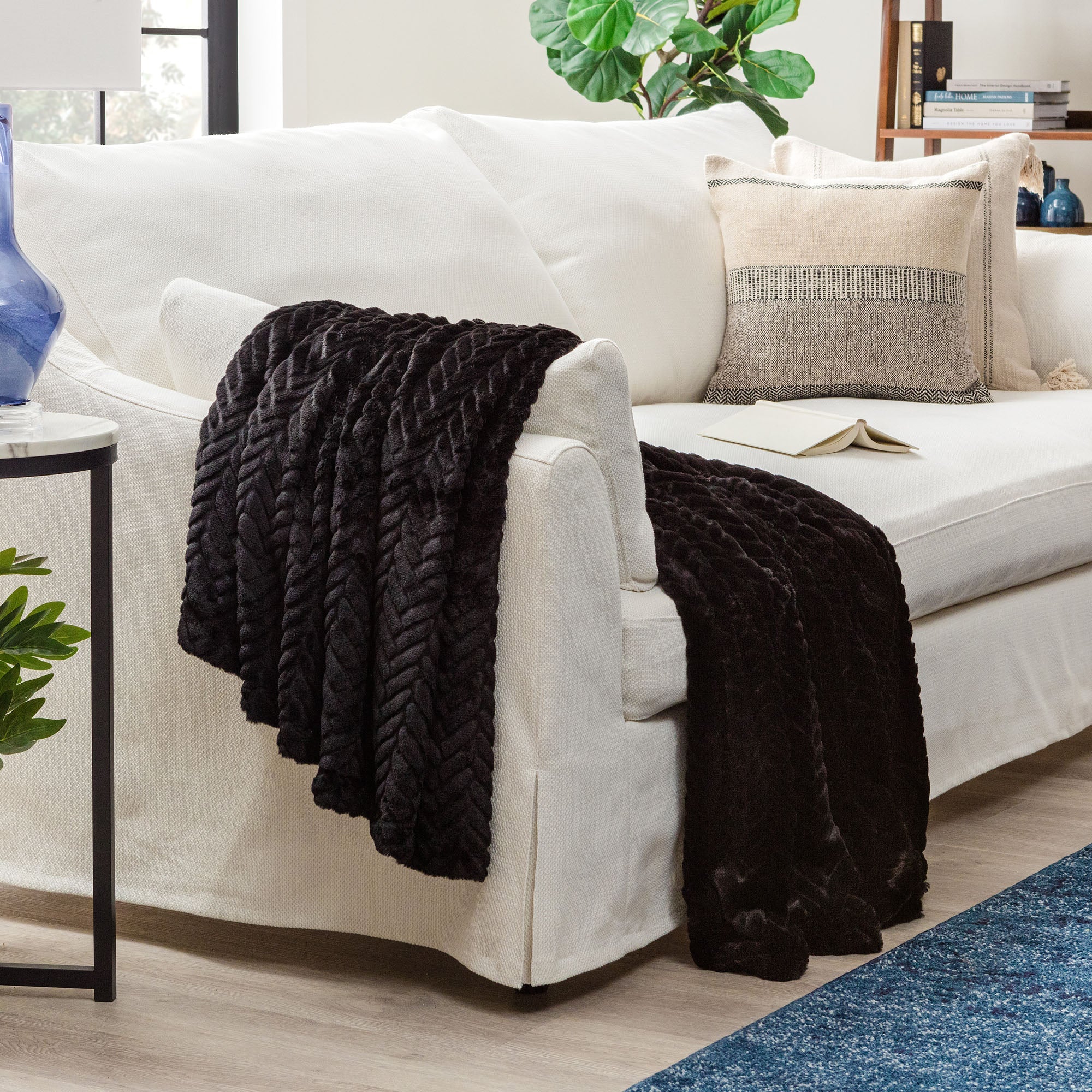 Embossed Faux Fur Throw Blanket-Tolkye