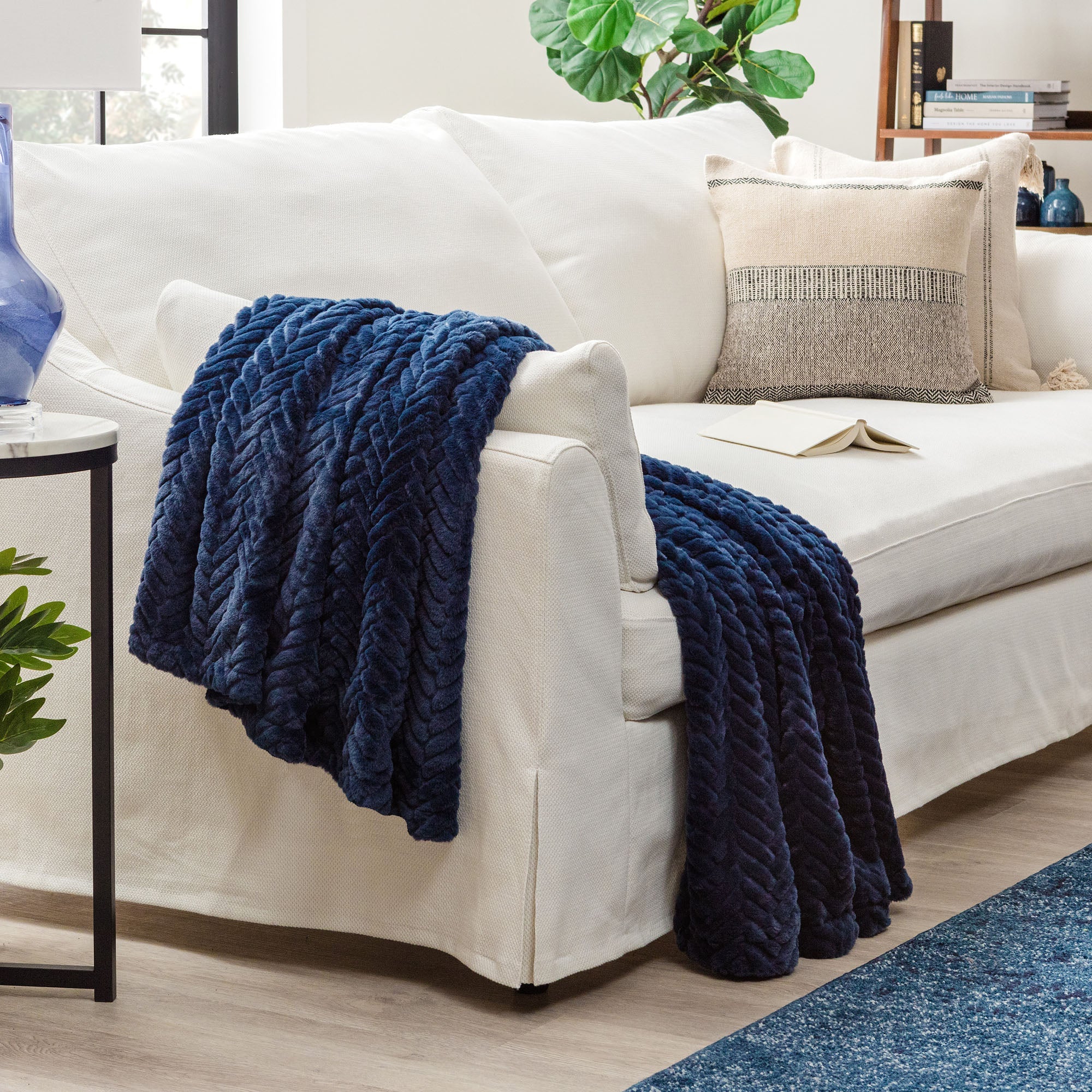 Embossed Faux Fur Throw Blanket-Tolkye