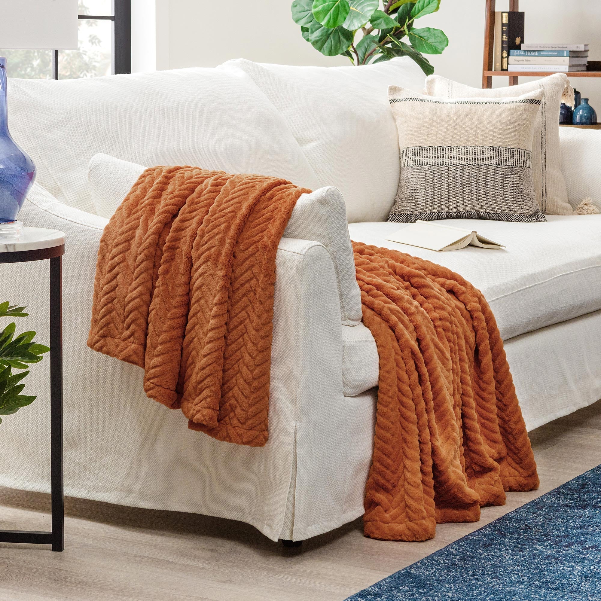 Embossed Faux Fur Throw Blanket-Tolkye