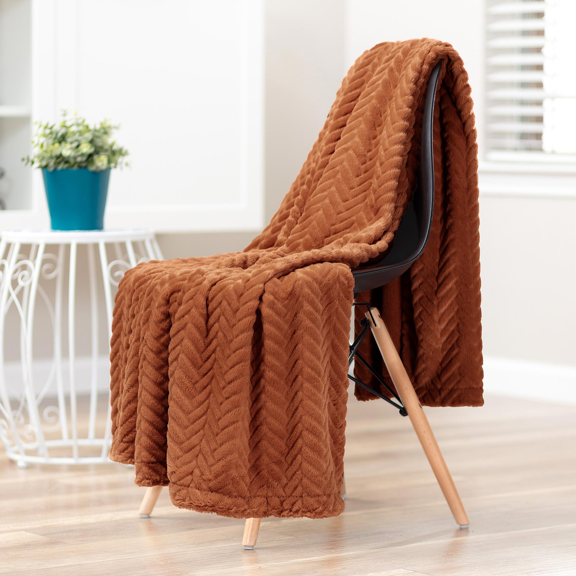 Embossed Faux Fur Throw Blanket-Tolkye