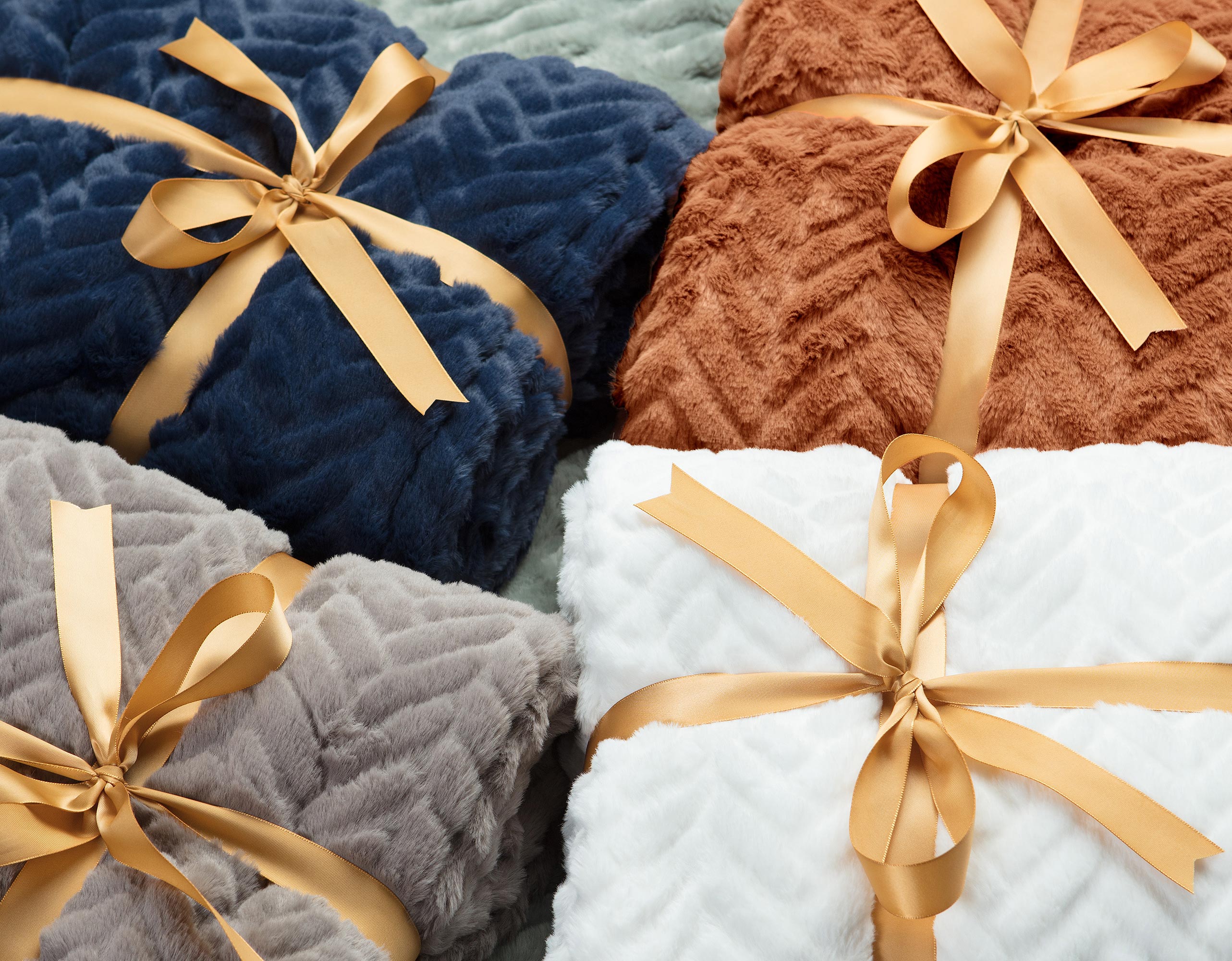 Embossed Faux Fur Throw Blanket-Tolkye