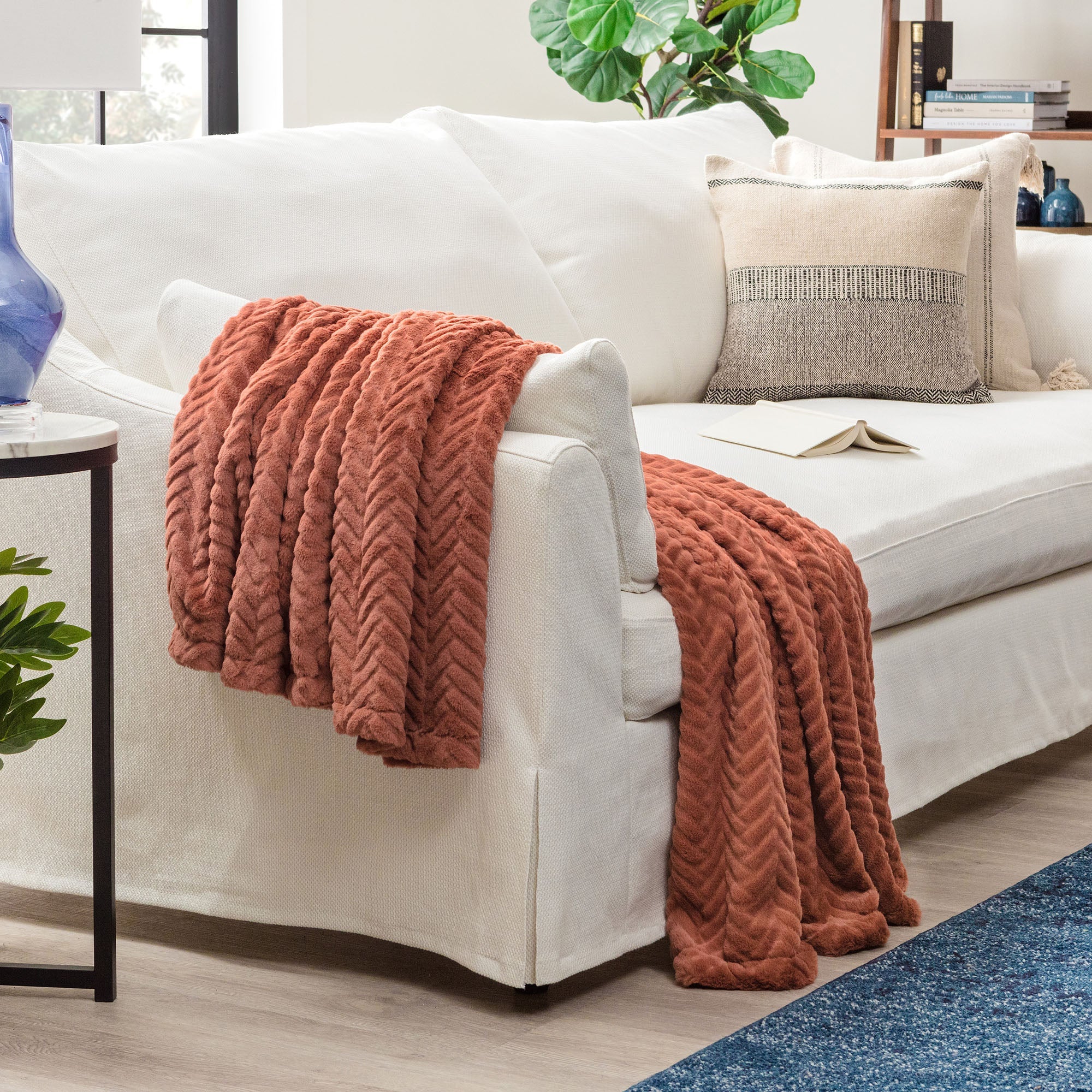 Embossed Faux Fur Throw Blanket-Tolkye