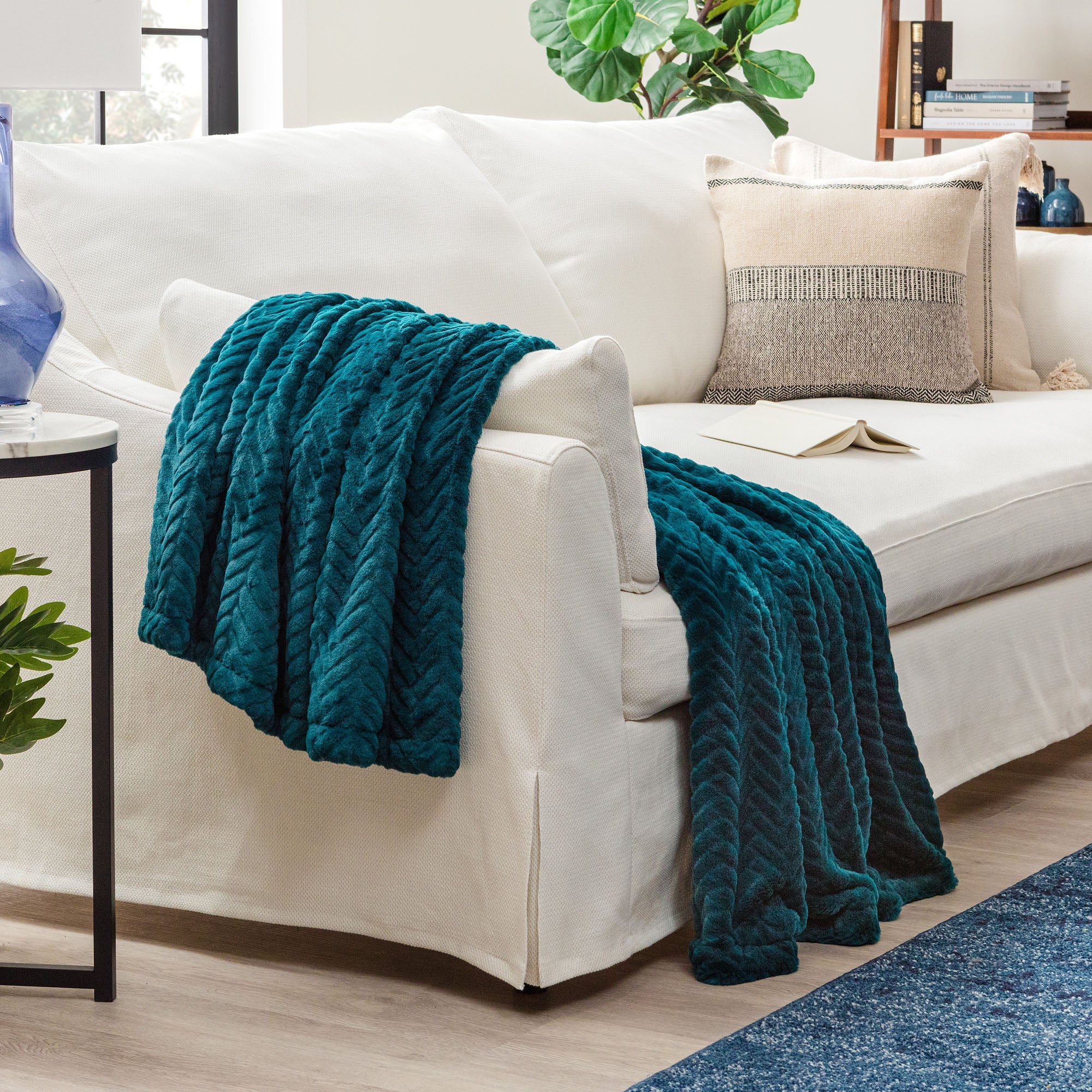Embossed Faux Fur Throw Blanket-Tolkye