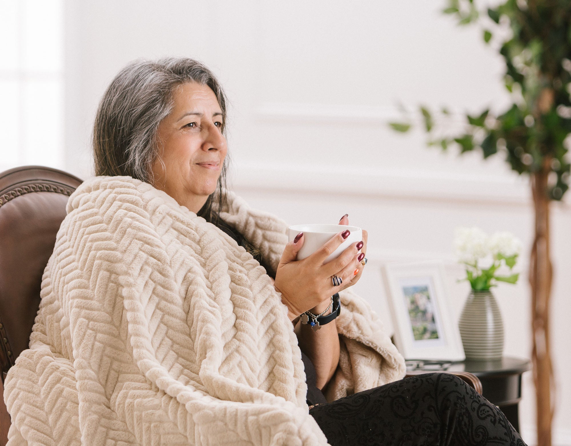 Embossed Faux Fur Throw Blanket-Tolkye