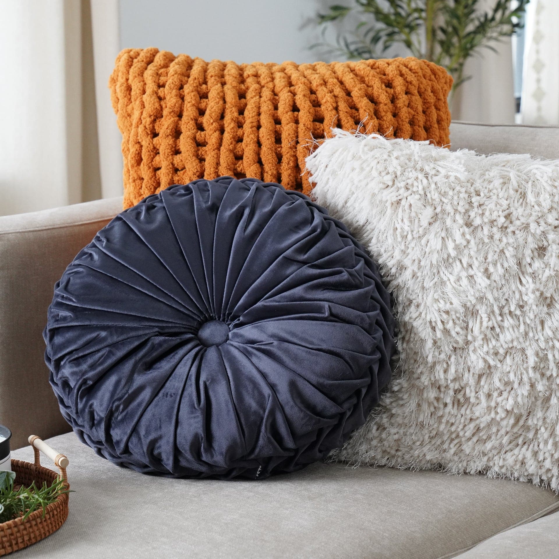 Round Pleated Soft Velvet Throw Pillow-Tolkye