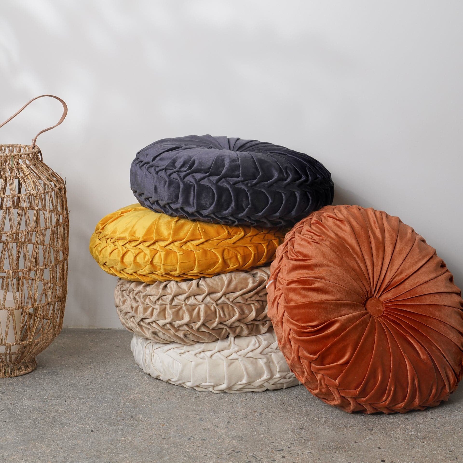 Round Pleated Soft Velvet Throw Pillow-Tolkye