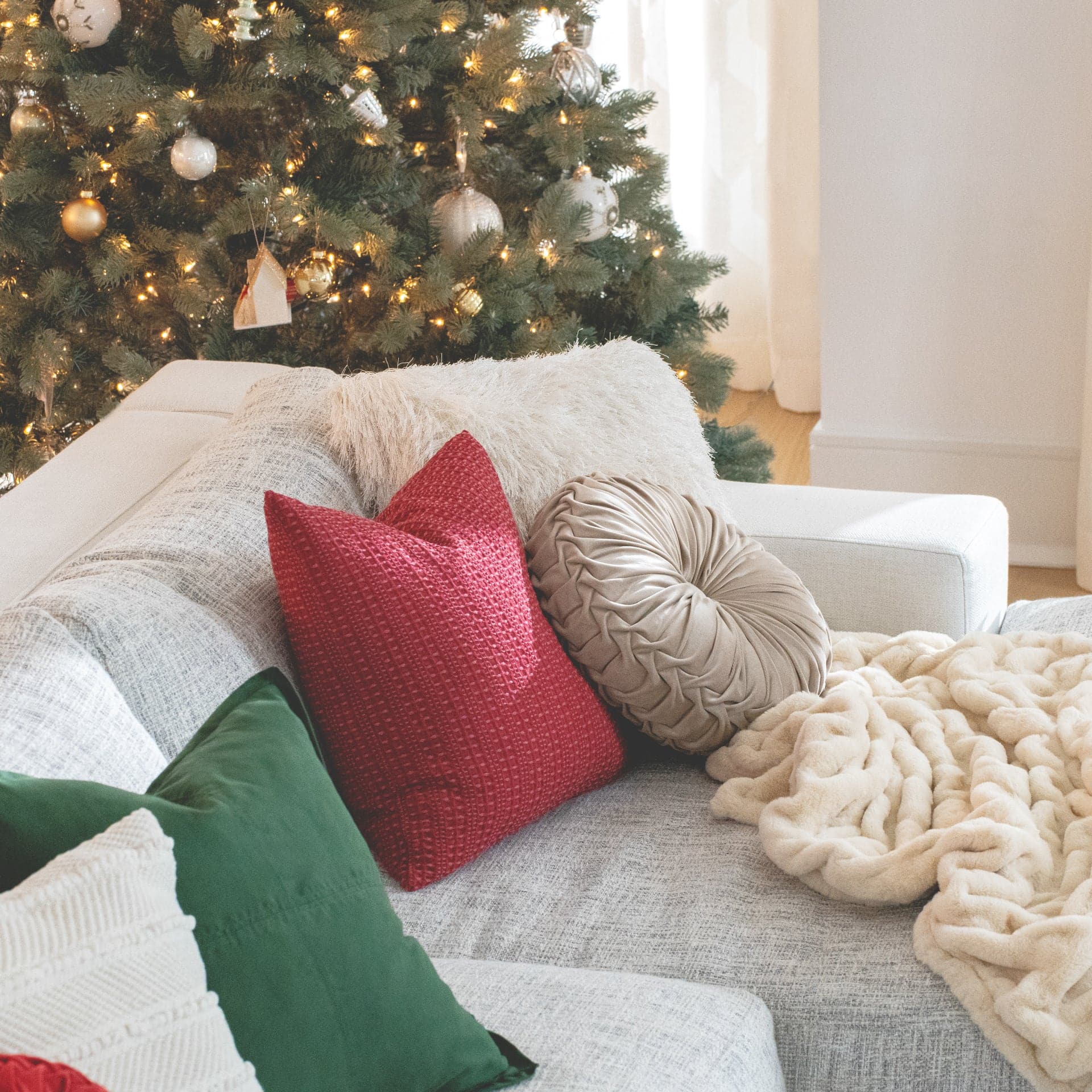 Round Pleated Soft Velvet Throw Pillow-Tolkye