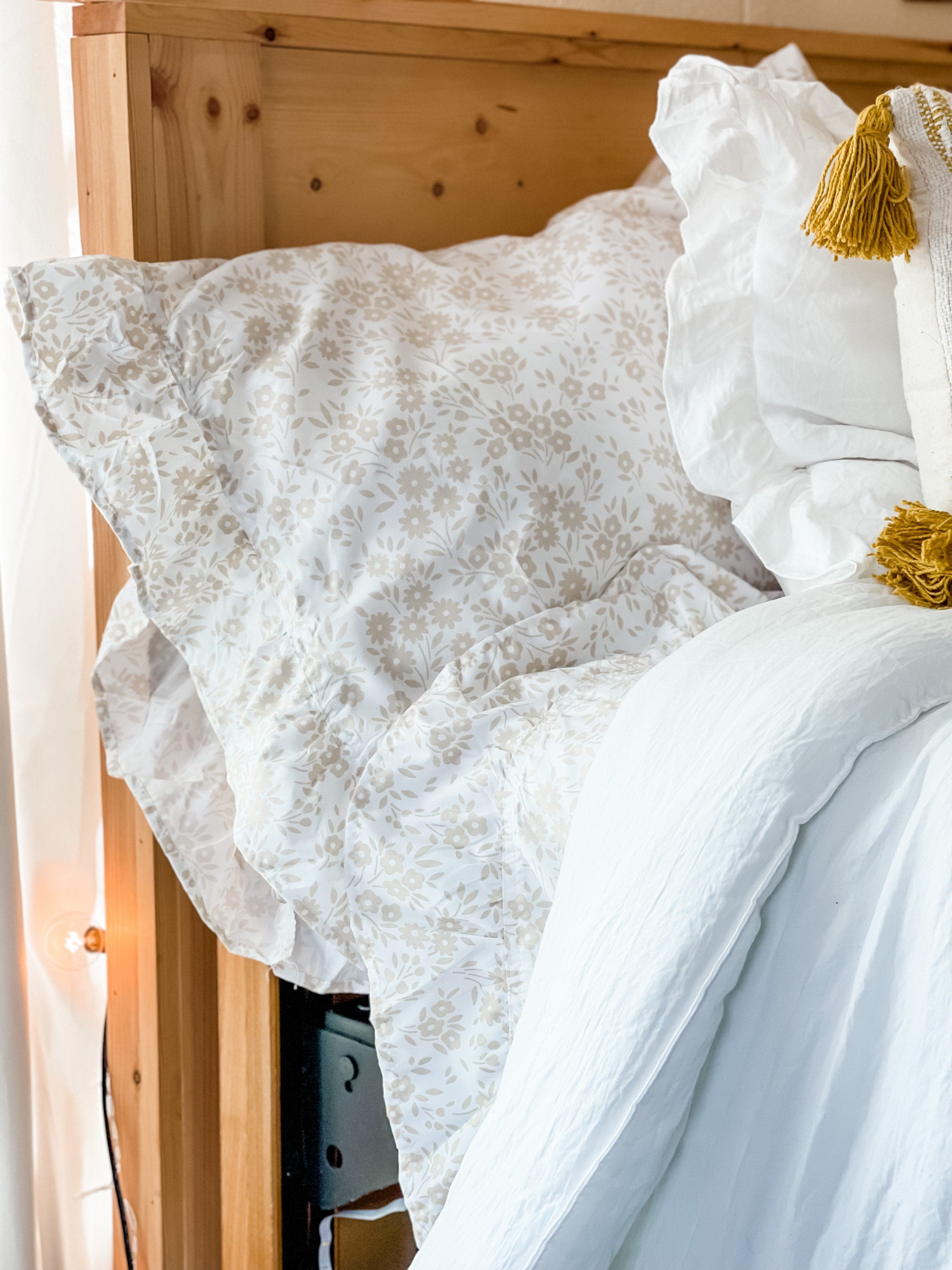 Garden Of Flowers Ruffle Sheet Set-Tolkye