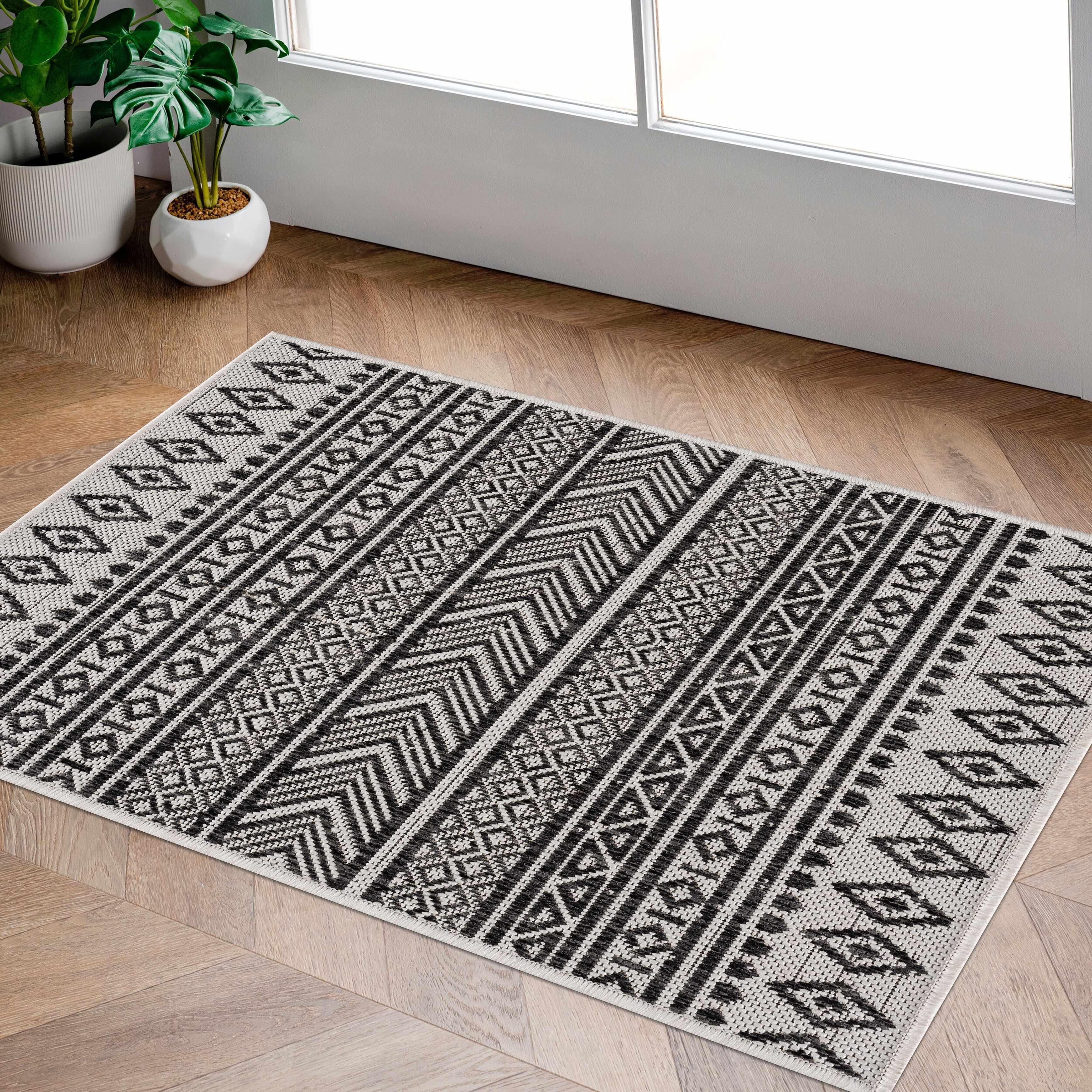 Black & White Outdoor Rug