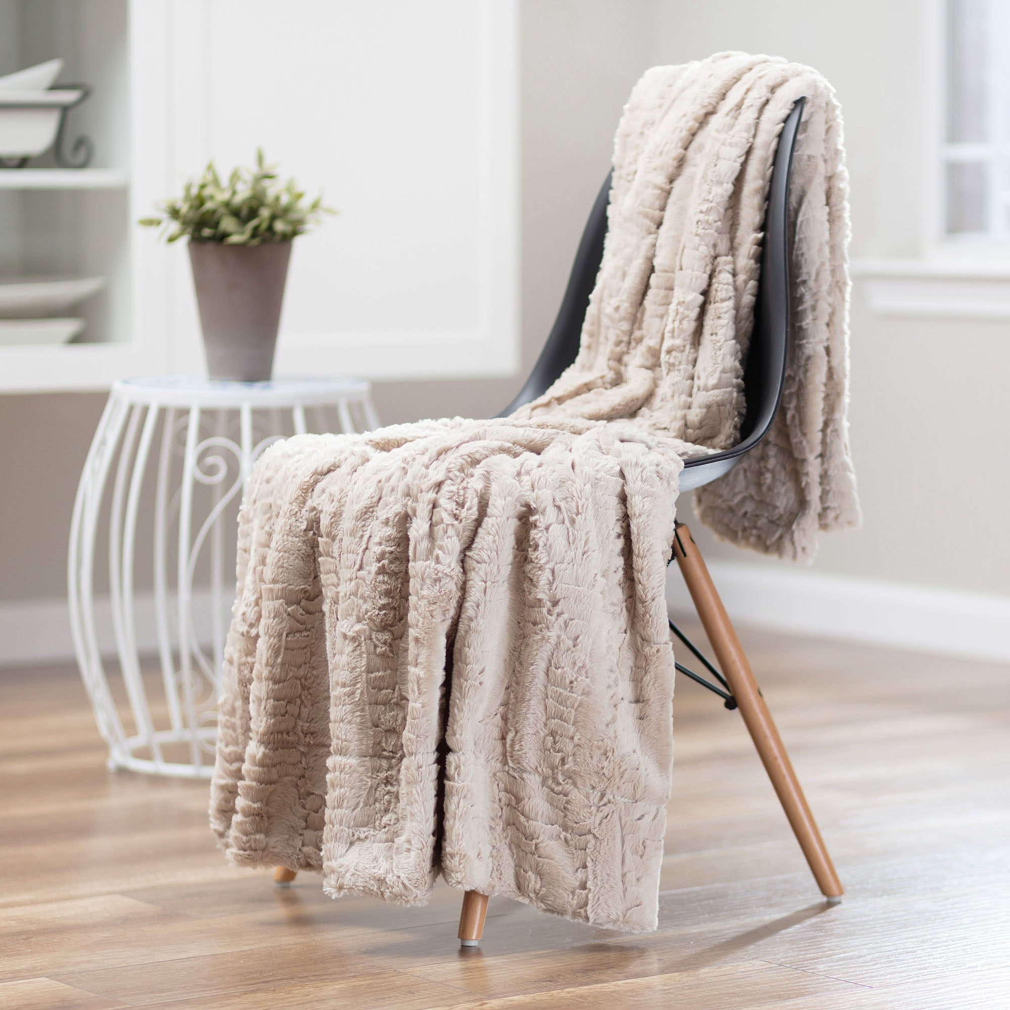 Modern Textured Faux Fur Throw Blanket-Tolkye