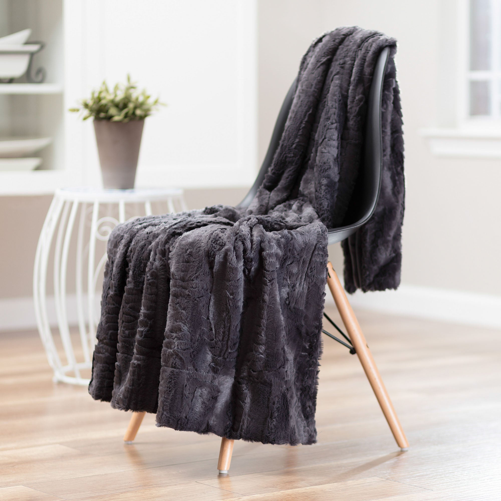 Modern Textured Faux Fur Throw Blanket-Tolkye