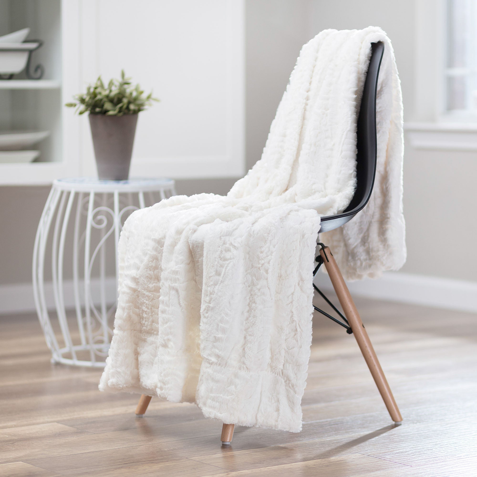 Modern Textured Faux Fur Throw Blanket-Tolkye