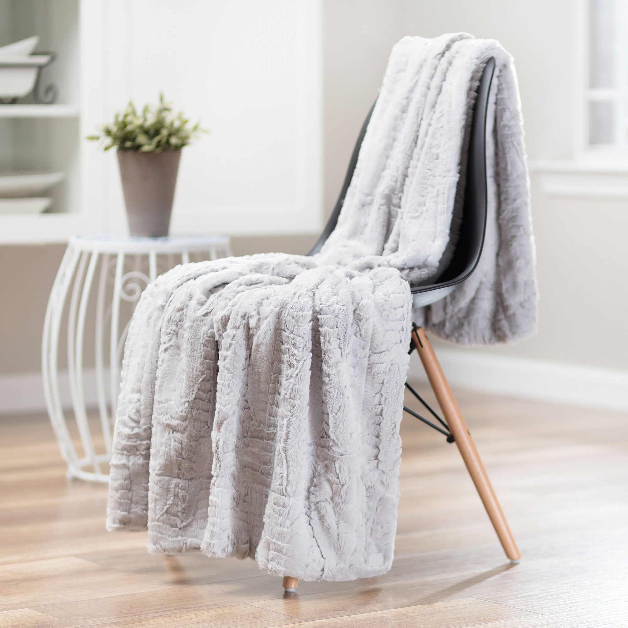 Modern Textured Faux Fur Throw Blanket-Tolkye
