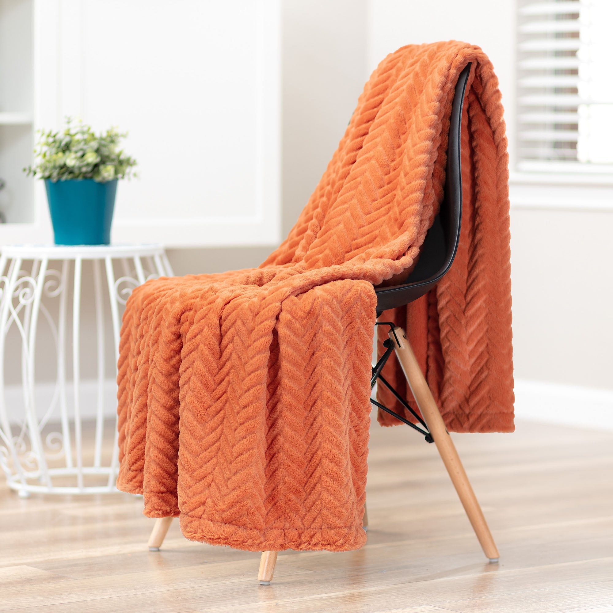Embossed Faux Fur Throw Blanket-Tolkye