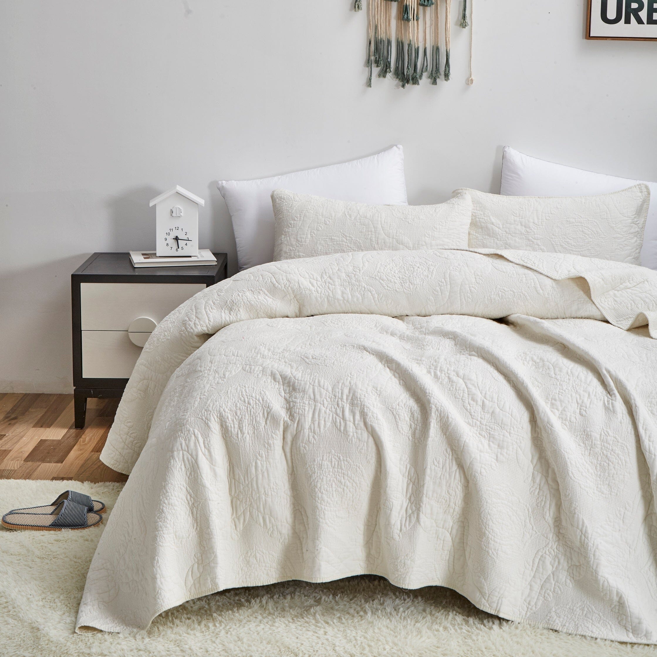 Vanilla Cream Ivory Paisley Damask Stitch Matelassé Cotton Quilt Set