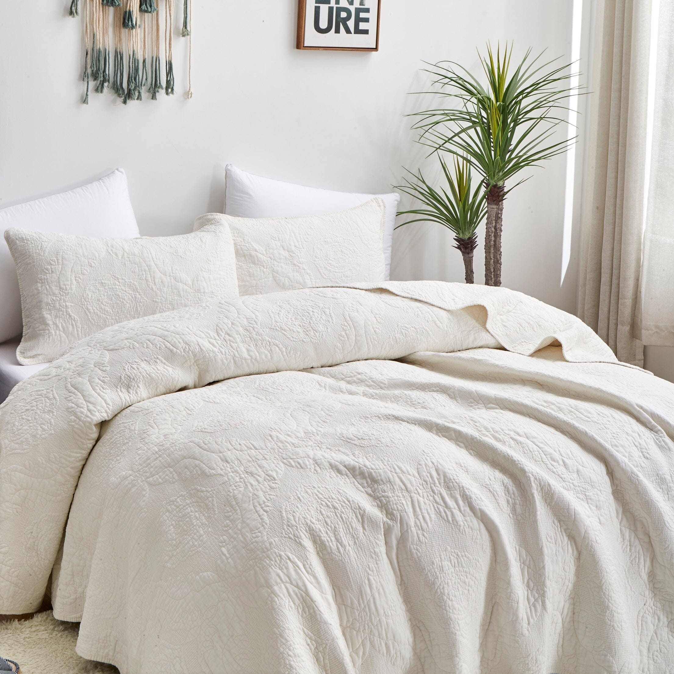 Vanilla Cream Ivory Paisley Damask Stitch Matelassé Cotton Quilt Set