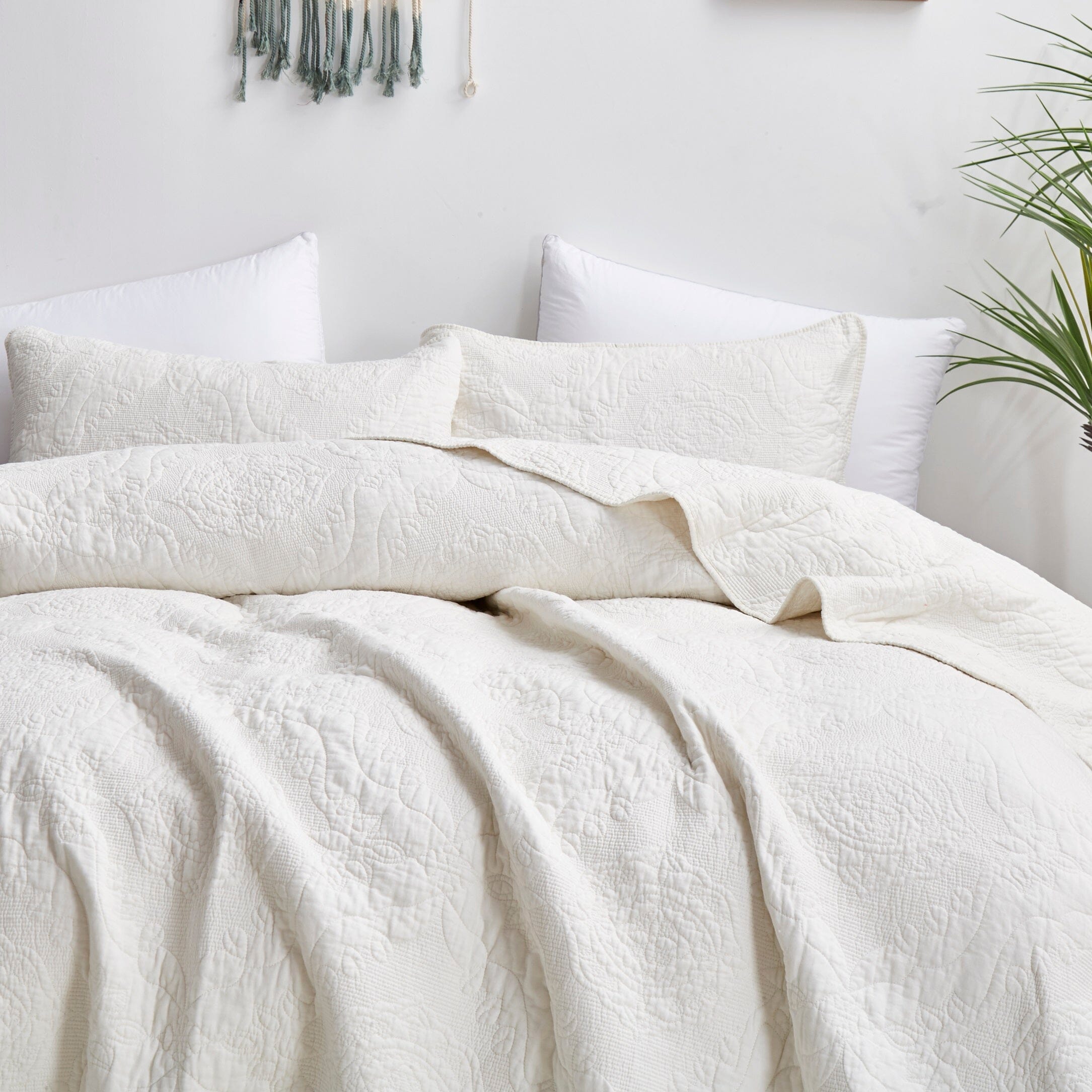 Vanilla Cream Ivory Paisley Damask Stitch Matelassé Cotton Quilt Set