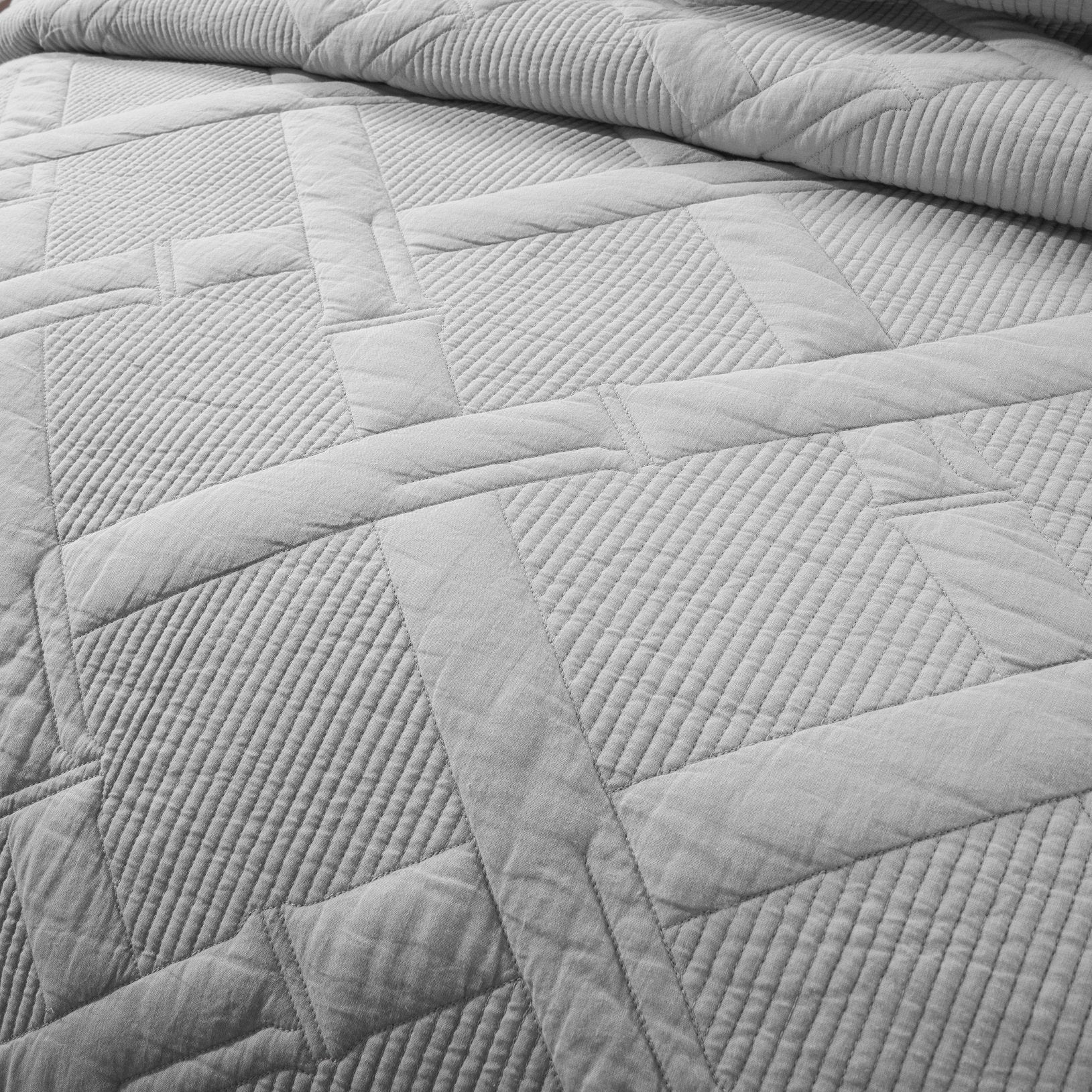 Soothing Pastel Silver Diamond Stitch Light Gray Cotton Quilt Set