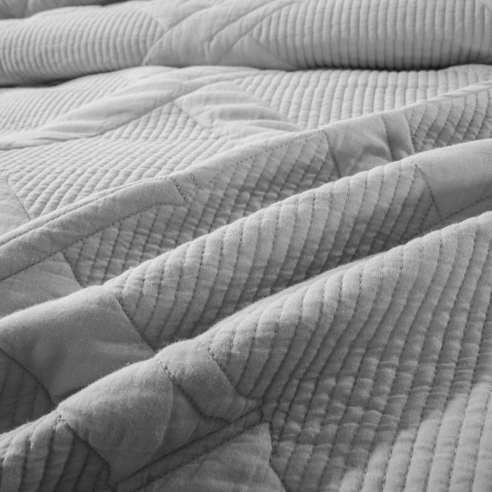 Soothing Pastel Silver Diamond Stitch Light Gray Cotton Quilt Set