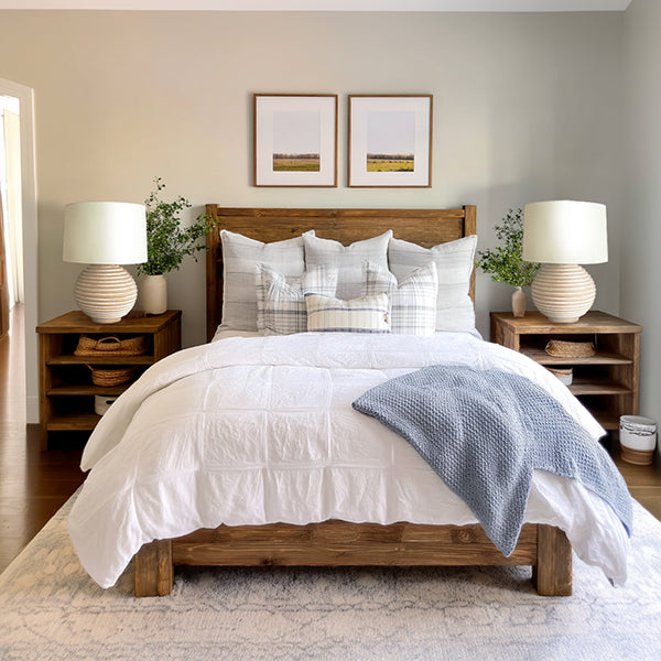 Weathered Cream Round Table Lamp