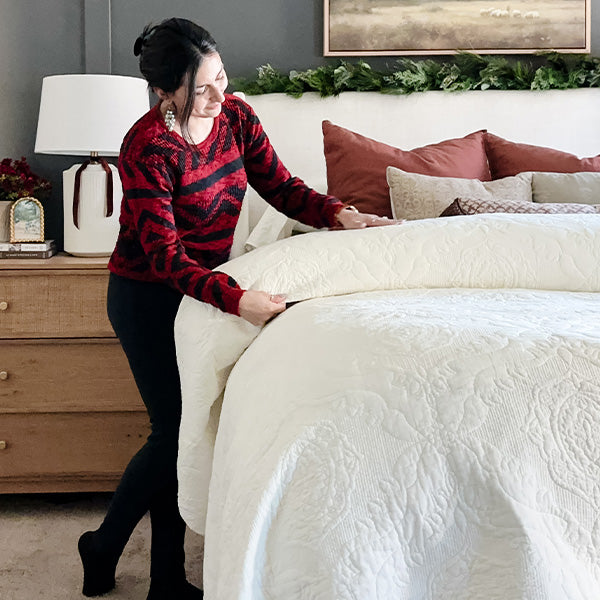 Vanilla Cream Ivory Paisley Damask Stitch Matelassé Cotton Quilt Set