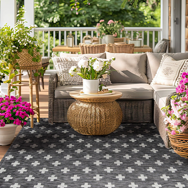 Cross Patterned Indoor/Outdoor Rug, Pick Your Size
