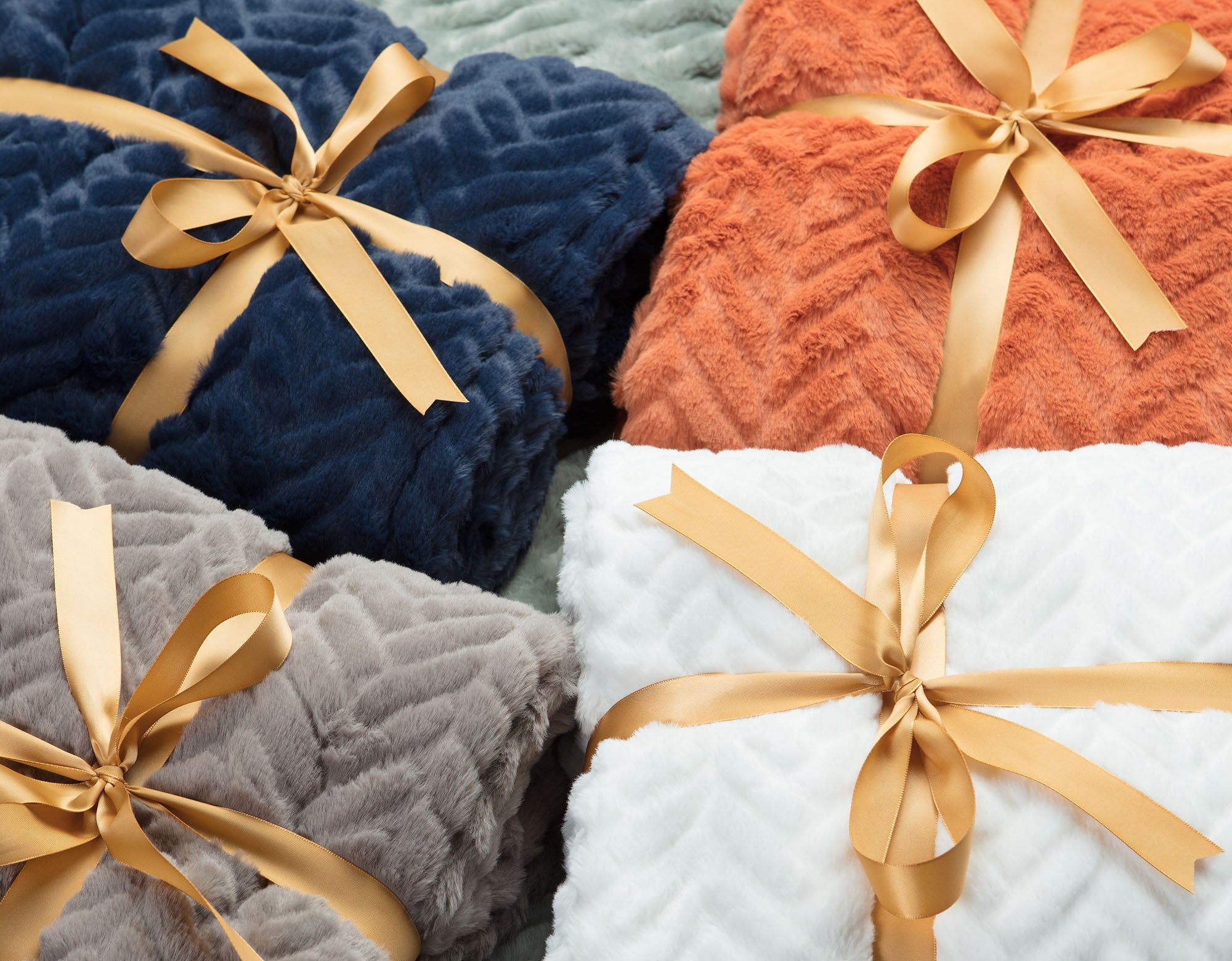 Embossed Faux Fur Throw Blanket-Tolkye