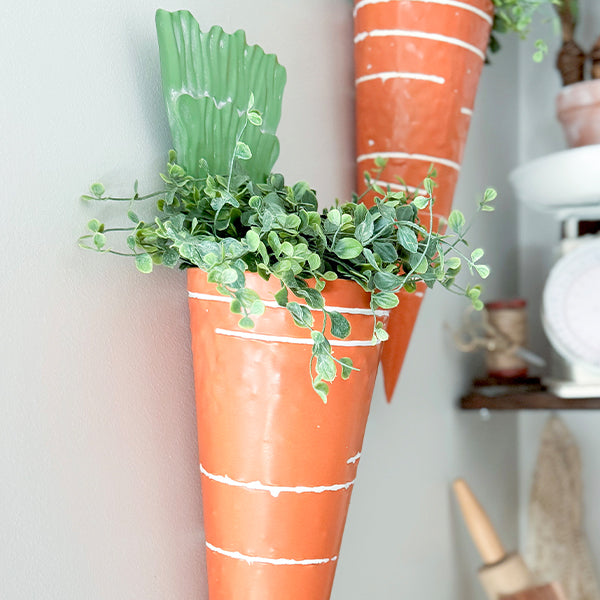 20 Inch Metal Carrot Wall Decor, Set of Two