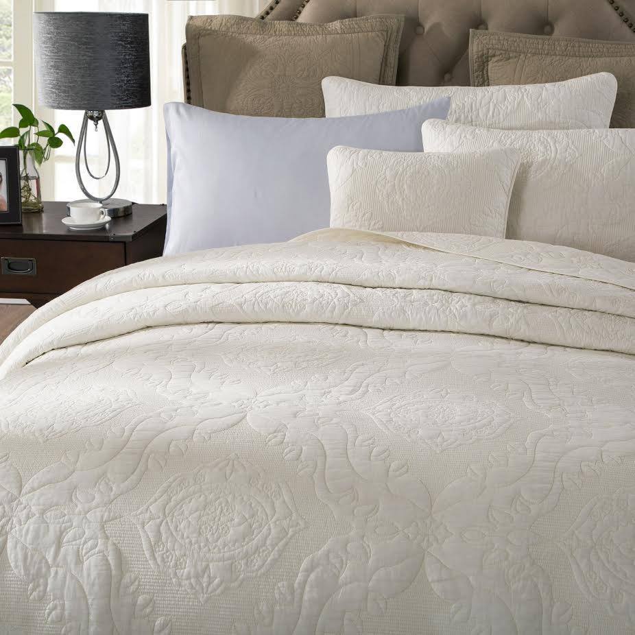 Vanilla Cream Ivory Paisley Damask Stitch Matelassé Cotton Quilt Set