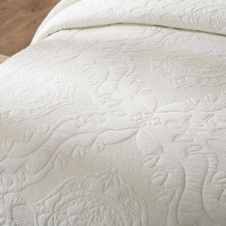 Vanilla Cream Ivory Paisley Damask Stitch Matelassé Cotton Quilt Set