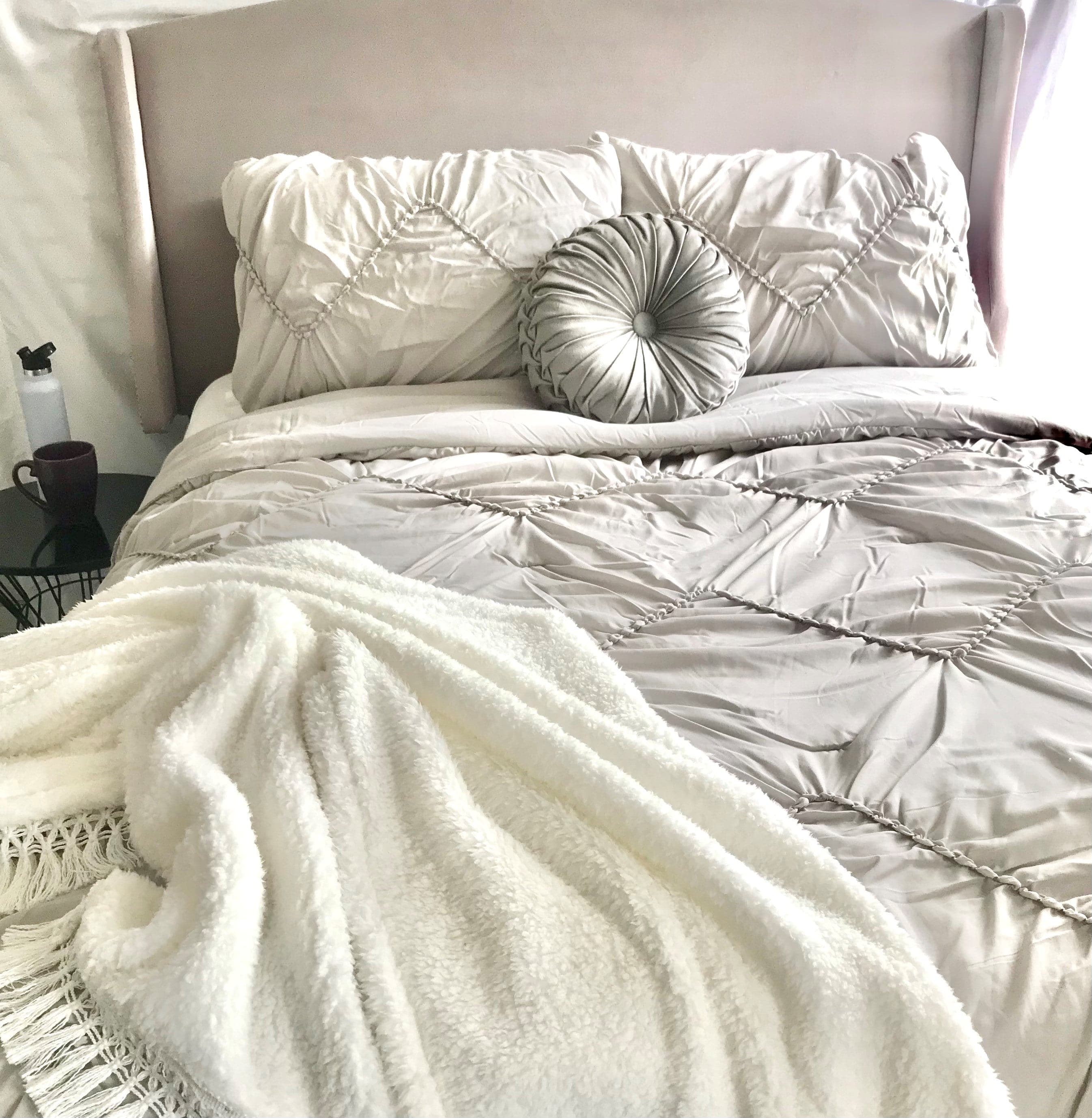 Round Pleated Soft Velvet Throw Pillow-Tolkye