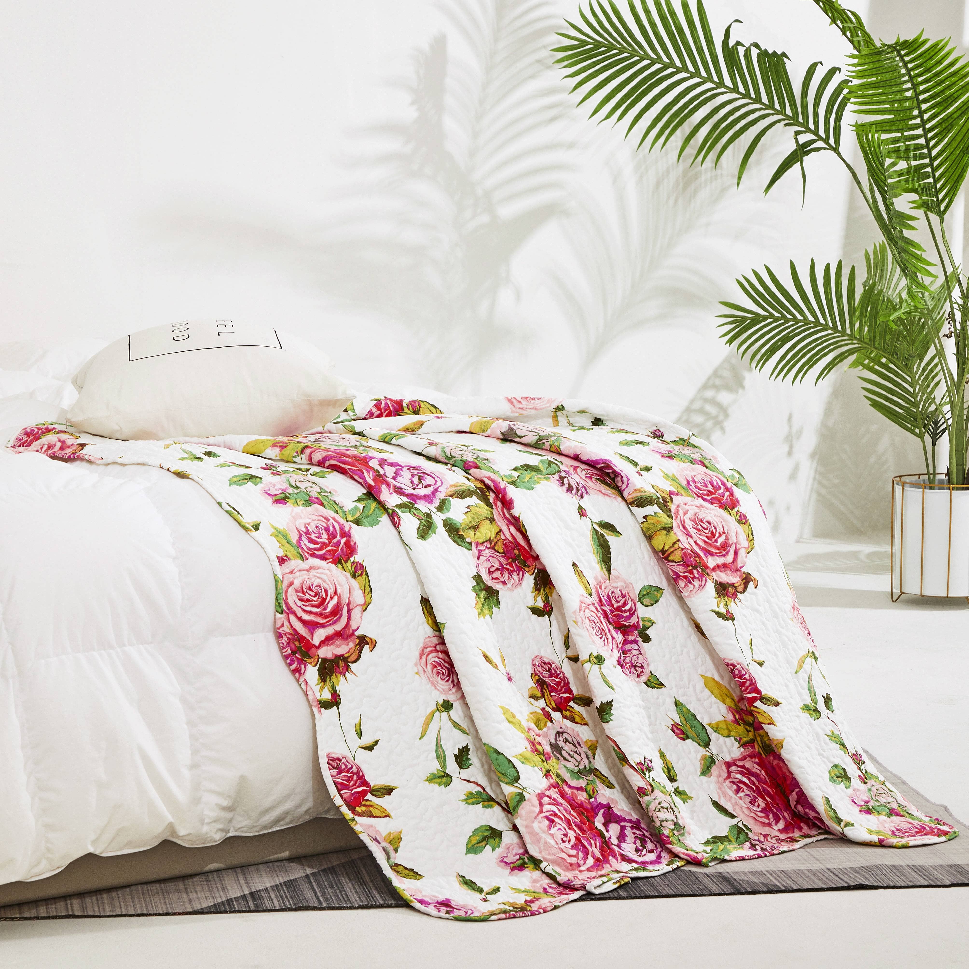 Romantic Roses Floral Throw Blanket - Lovely Spring Pink & White Scalloped Colorful Lightweight Breathable - Bright Vibrant Quilted Throw Blanket - 50 x 60-Tolkye