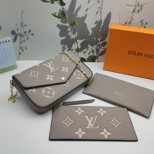 3-in-1 Chain Bag: Chic for Dates & Desk