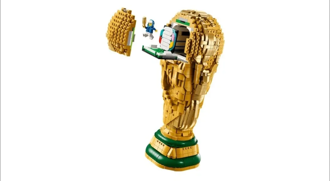 Editions FIFA World Cup Official Trophy Building Set 43020 IN HAND NEW***
