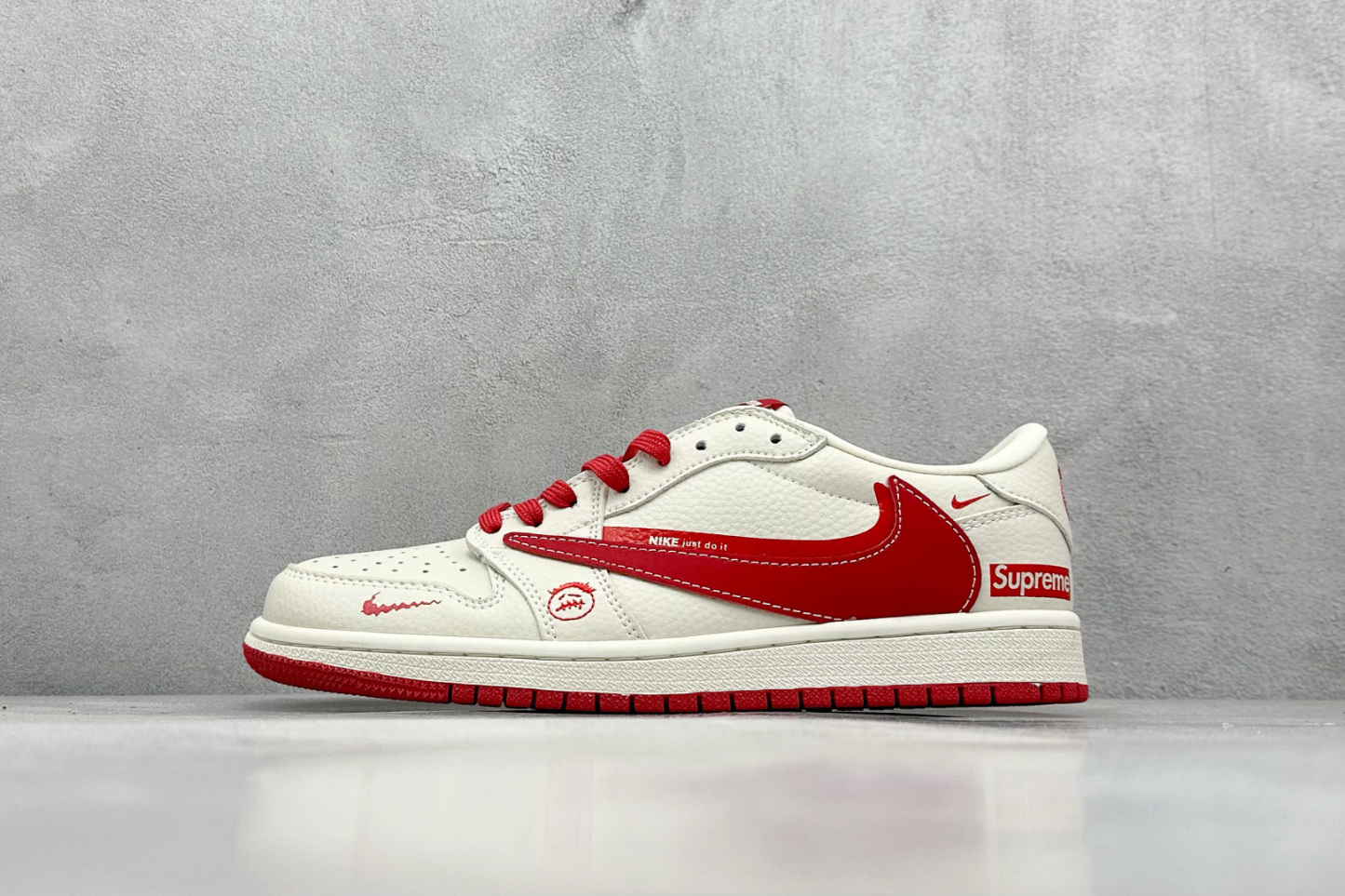 Travis Scott x Nike Air Jordan 1 Low x Supreme  Air Jordan 1 Low