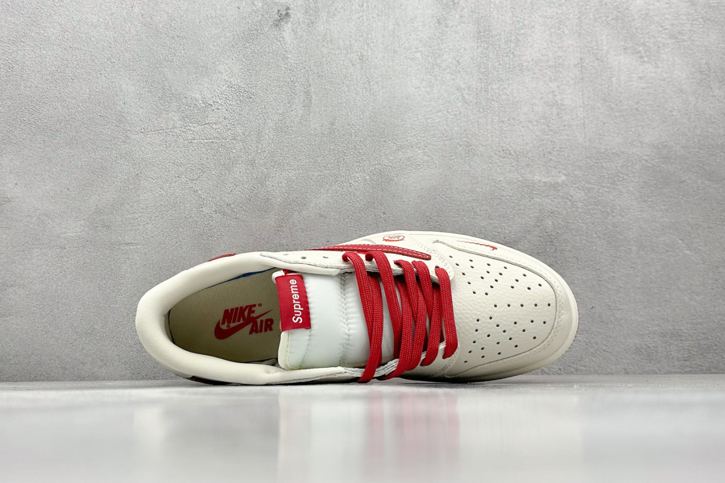 Travis Scott x Nike Air Jordan 1 Low x Supreme  Air Jordan 1 Low