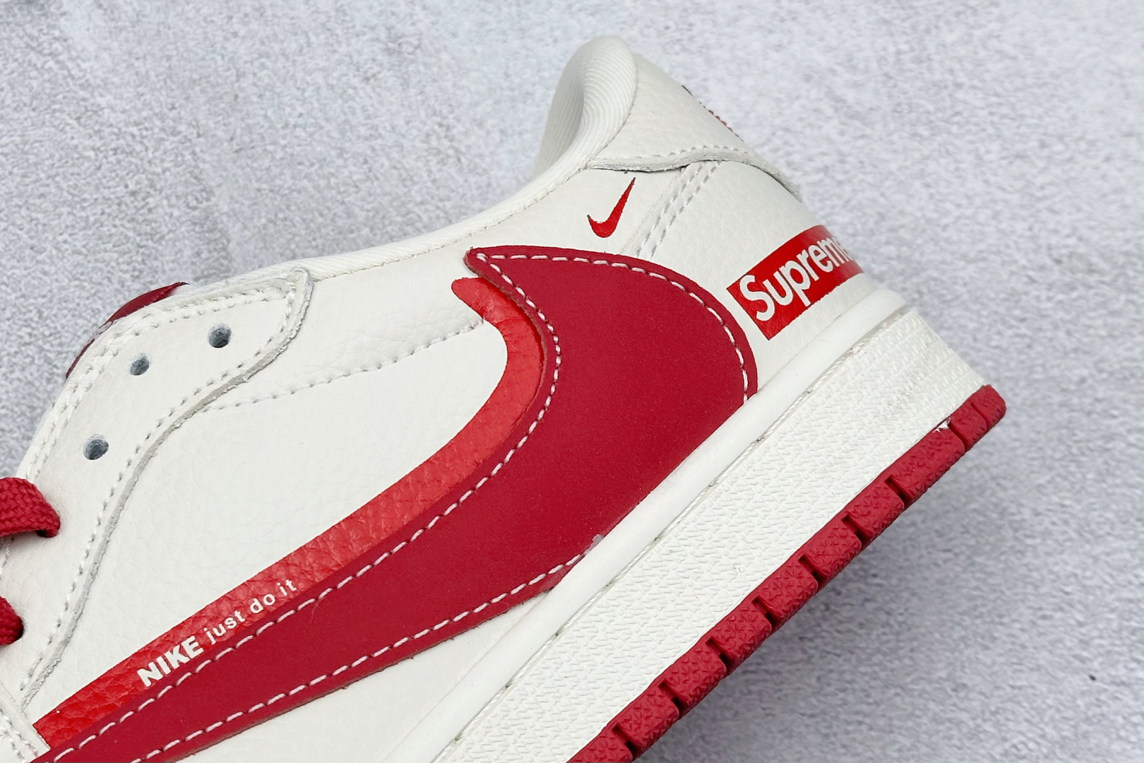 Travis Scott x Nike Air Jordan 1 Low x Supreme  Air Jordan 1 Low