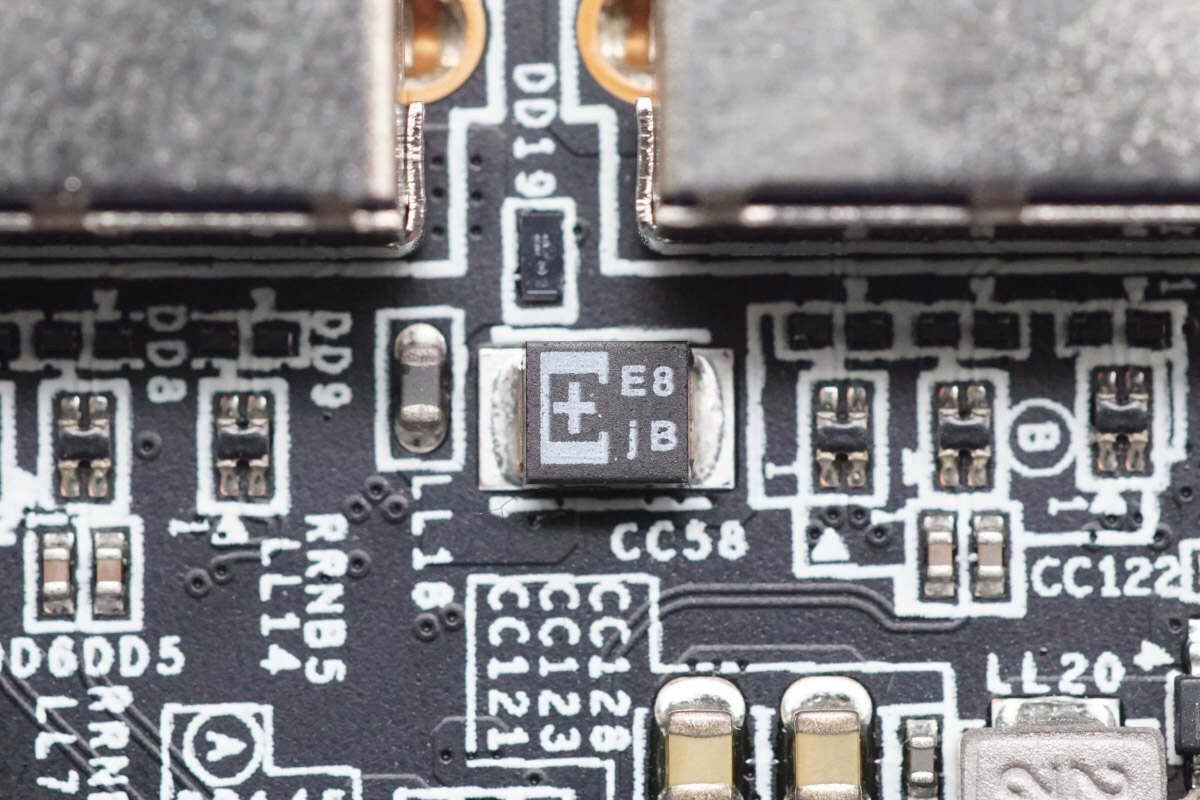 Panasonic松下 6.3V150μF