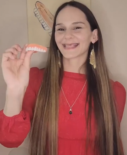 Zestaw kosmetycznych protez zębowych