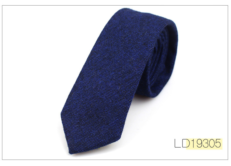 Wool tie