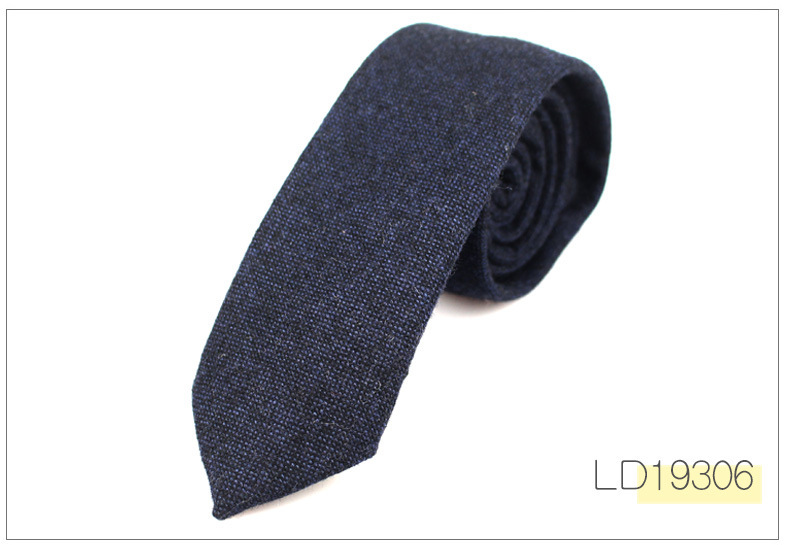 Wool tie