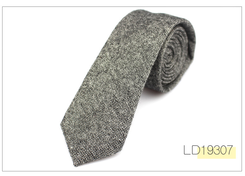 Wool tie