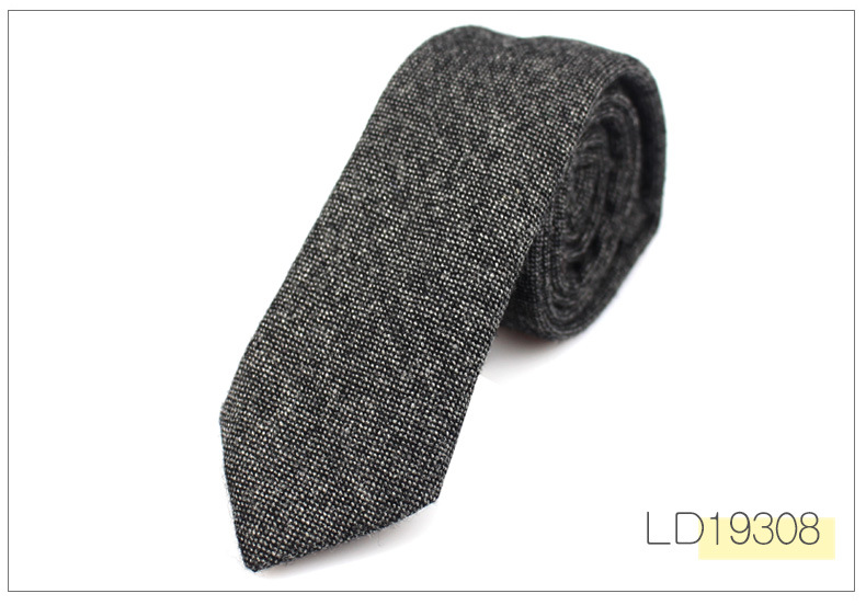 Wool tie