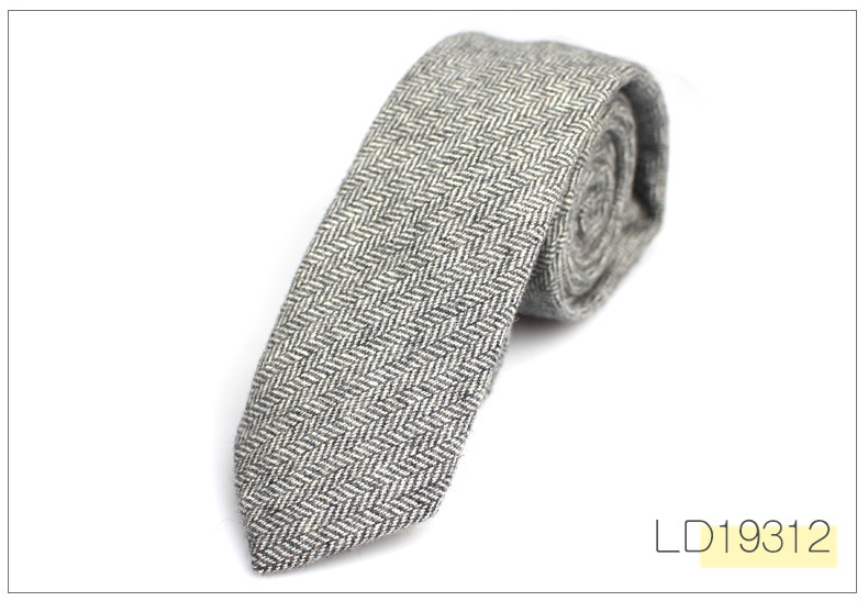 Wool tie