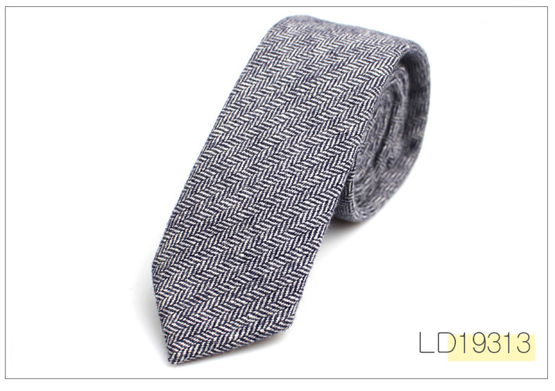 Wool tie