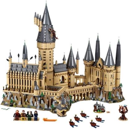 LEGO 71043 Harry Potter Le château de Poudlard, Jouet, avec Saule Cogneur, la Chambre des Secrets, et Cabane de Hagrid, Inclut 27 Figurines, Dès 16 Ans
