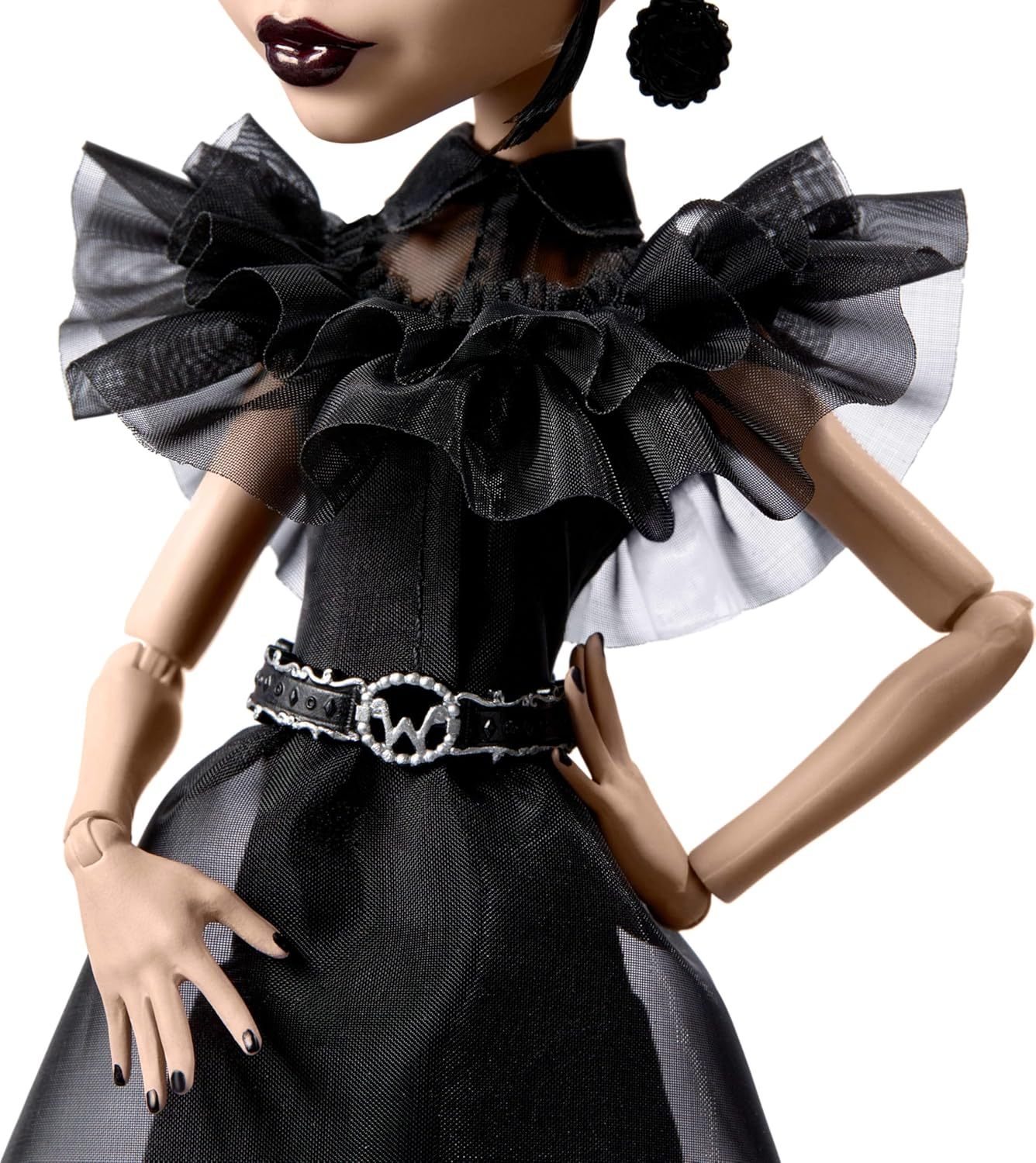 Monster High Mercredi Addams dans une poupée de collection en robe gothique noire inspirée de la scène de danse, accessoires de qualité et support de poupée, HXJ03